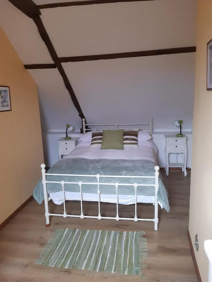 Ty Kena - 2 Bedrooms Merléac 0*,  Francja